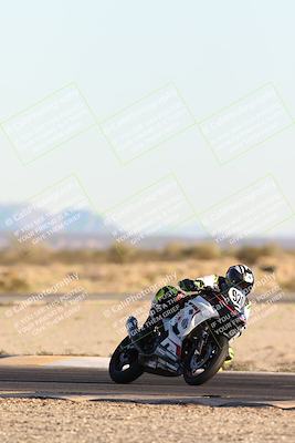 media/Dec-07-2025-CVMA (Sun) [[3e7d2de5dc]]/Race 17-Amateur Formula Middleweight/